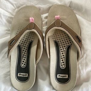 Thongs/Sandals